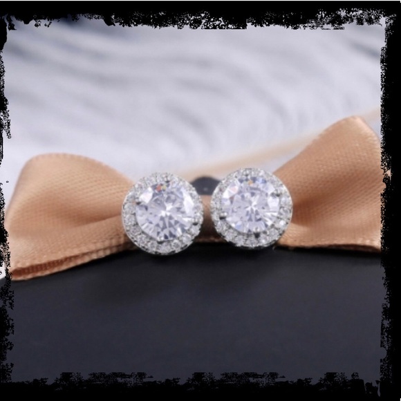 💎😍Stunningly beautiful sparkling silver studs - Picture 3 of 5